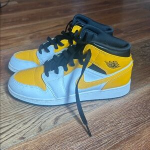 Nike Kids Sneakers Yellow and Black